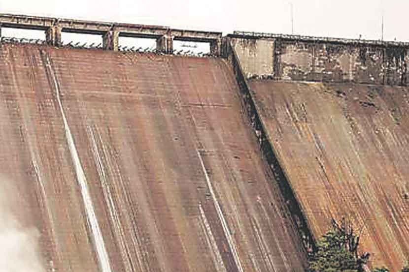मराठवाडय़ातील पाणीप्रश्नी राजकारण