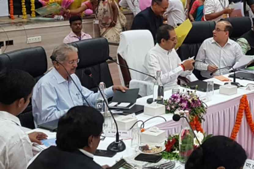 घोषणांचा मोह टाळत मुख्यमंत्र्यांचा कोकण दौऱ्यात आढावा बैठकांवर भर