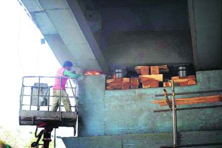  जुन्या बेअरिंग काढण्यात विलंबामुळे वेळापत्रक फिस्कटले!