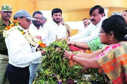 सिडको परिसरात कचऱ्याचे ढीग  सिडको परिसरात कचऱ्याचे ढीग