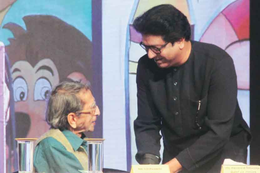‘इंक अलाइव्ह’ व्यंगचित्र कार्यशाळेच्या उद्घाटन कार्यक्रमात राज ठाकरे यांनी ज्येष्ठ व्यंगचित्रकार शि. द. फडणीस यांच्याशी मंगळवारी संवाद साधला.
