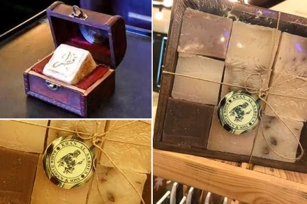 ‘हा’ आहे जगातला सर्वात महाग साबण ‘हा’ आहे जगातला सर्वात महाग साबण