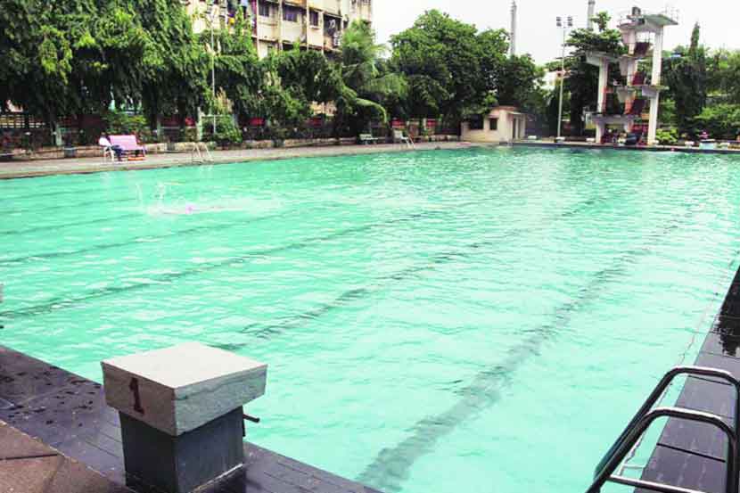 तरणतलावांच्या दुकानदारीला चाप