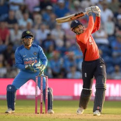 इंग्लंडचा सलामीवीर अॅलेक्स हेल्स करोनाने बाधित?? अफवांवर स्वतः हेल्सने दिलं स्पष्टीकरण…