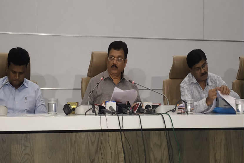Coronavirus: पुणे रेल्वे स्टेशन, मुंबई पुणे एक्स्प्रेस वे आणि जुन्या हायवेवर स्क्रिनिंग