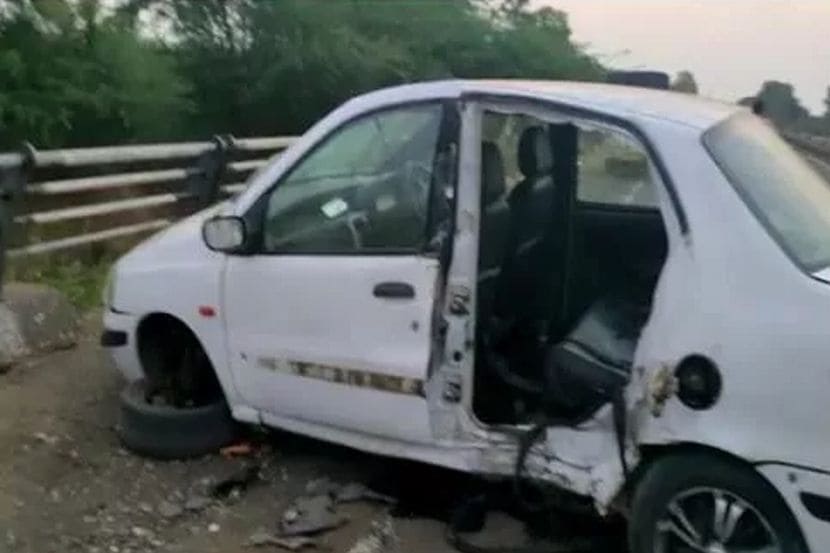 Corona: गावी जाण्याचा प्रयत्न जीवावर बेतला, कार पुलावर आदळून मायलेकाचा दुर्दैवी मृत्यू