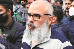 २३६ दिवसांच्या लॉकडाउननंतर बाहेर आलो, तर आता २१ दिवसांचा लॉकडाउन – ओमर अब्दुल्लांची व्यथा