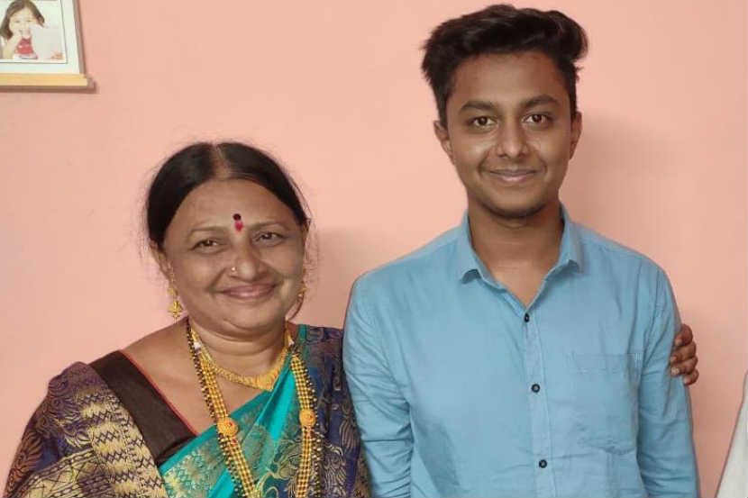Coronavirus : आईची काळजी मिटावी म्हणून पिंपरीत शिकणारा मुलगा परतला घरी