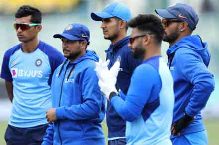 करोनामुळे क्रिकेटवर अवकळा : असा आहे भारताचा उर्वरित महिन्यांचा कार्यक्रम करोनामुळे क्रिकेटवर अवकळा : असा आहे भारताचा उर्वरित महिन्यांचा कार्यक्रम