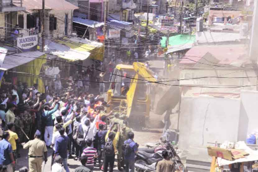 मुख्य बाजारपेठेतील अतिक्रमणे महापालिकेने काढली