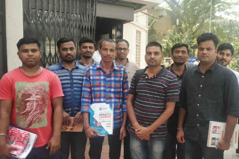 Coronavirus : राज्य लोकसेवा आयोगाची परीक्षा पुढे ढकला; विद्यार्थ्यांची मागणी