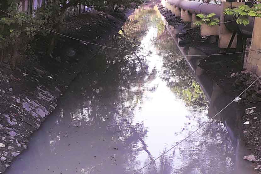 प्रभागांचा पंचनामा : नाला दुर्गंधी, वाहतूक कोंडीमुळे श्वास कोंडतोय!