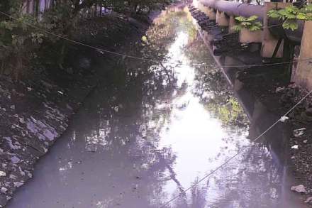प्रभागांचा पंचनामा : नाला दुर्गंधी, वाहतूक कोंडीमुळे श्वास कोंडतोय!