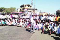 कांदा लिलाव बंद पाडत सरकारचा निषेध