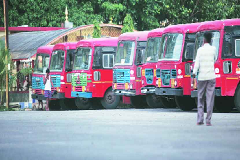 गजबजलेली बस स्थानके प्रवाशांच्या प्रतीक्षेत