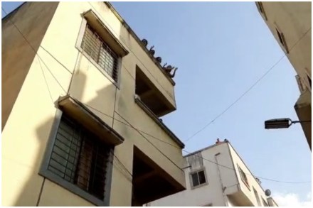 पिंपरी-चिंचवड : पंतप्रधान नरेंद्र मोदी यांच्या टाळ्या आणि थाळी वाजवून करोनाविरोधातील लढवय्यांचे आभार मानण्याच्या आवाहनाला येथील नागरिकांनीही मोठा प्रतिसाद दिला.
