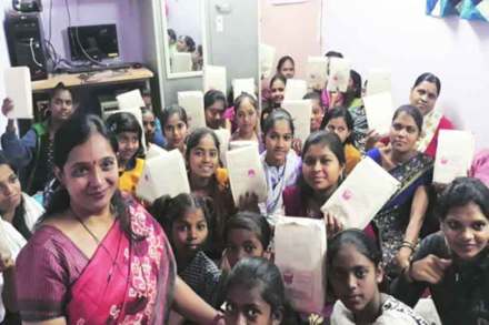 किशोरवयीन मुलींमध्ये नवी ‘ऊर्मी’ जागविणारी ‘मैत्रीण’