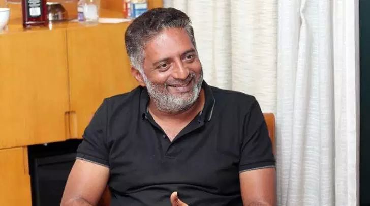 देवा तुम्हालाही रांगेत उभं केलं? – अभिनेते प्रकाश राज