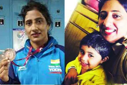 महिला दिन विशेष : मुलगी झाली म्हणून घराबाहेर काढलेल्या गुरशरणची संघर्षकथा! महिला दिन विशेष : मुलगी झाली म्हणून घराबाहेर काढलेल्या गुरशरणची संघर्षकथा!