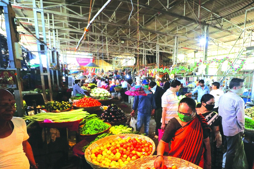 शहरांतील चौकांमध्ये भाजीपाला विक्री