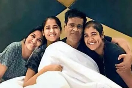 ‘हल्दीराम भुजियावाला’चे मालक अग्रवाल यांचे निधन; लॉकडाउनमुळे परदेशातच अडकले कुटुंबीय ‘हल्दीराम भुजियावाला’चे मालक अग्रवाल यांचे निधन; लॉकडाउनमुळे परदेशातच अडकले कुटुंबीय