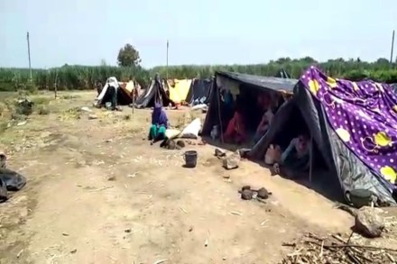 Lockdown : दौंडमध्ये अडकलेल्या ऊसतोड कामगाराच्या आईचा गावी मृत्यू, अंत्यसंस्कारांसाठी जाऊ द्या म्हणत मुलाची वणवण