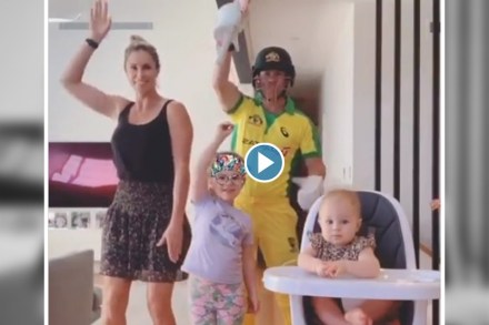 VIDEO : ‘शीला की जवानी’नंतर डेव्हिड वॉर्नरचा सहकुटुंब भन्नाट डान्स VIDEO : ‘शीला की जवानी’नंतर डेव्हिड वॉर्नरचा सहकुटुंब भन्नाट डान्स