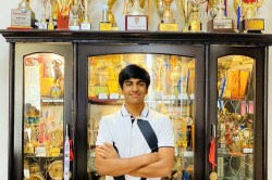 CoronaVirus : लोक वाचायला हवेत, ट्रॉफी परत जिंकता येतील… बक्षिसं विकून गोल्फपटूची करोनाग्रस्तांना मदत