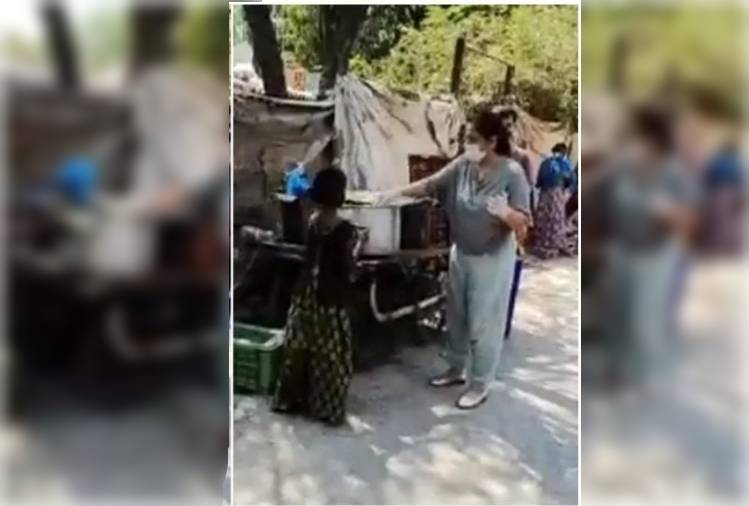 लॉकडाउनमध्ये ‘ही’ अभिनेत्री देते गरिबांना जेवण