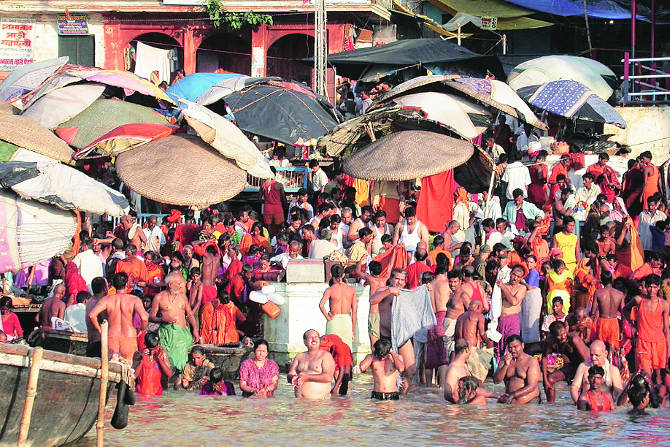 समूह हा मानवी संस्कृतीच्या अस्तित्वाचा मुख्य आधार. अगदी ढोबळमानाने पाहिलं तर जीवनासाठी आवश्यक अशी भौगोलिक अनुकूलता मिळाली की मानव आपल्या समूहासोबत त्या प्रदेशात वस्ती करीत असावा. समूह हा मानवी संस्कृतीच्या अस्तित्वाचा मुख्य आधार. अगदी ढोबळमानाने पाहिलं तर जीवनासाठी आवश्यक अशी भौगोलिक अनुकूलता मिळाली की मानव आपल्या समूहासोबत त्या प्रदेशात वस्ती करीत असावा.