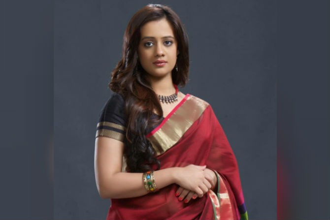 spruha-joshi
