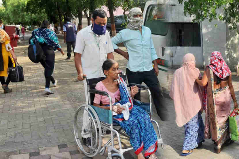 वर्धा : जिल्हाबंदी असतानाही लगतच्या जिल्ह्यांमधून रुग्ण मोठ्या प्रमाणावर वर्ध्यातील रुग्णालयांमध्ये दाखल होत आहेत.