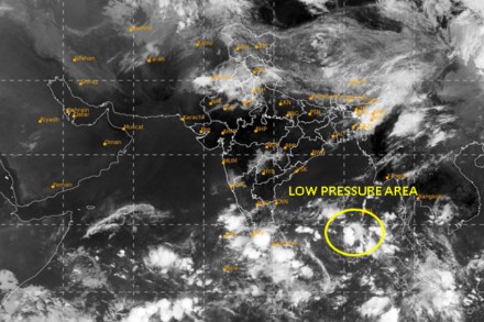 अम्फान चक्रीवादळ (फोटो सौजन्य: एएनआय) अम्फान चक्रीवादळ (फोटो सौजन्य: एएनआय)