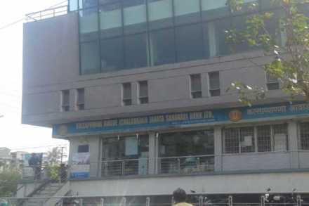 करोनाच्या साथीत आवाडे जनता बँकेचा सामान्यांना आर्थिक आधार करोनाच्या साथीत आवाडे जनता बँकेचा सामान्यांना आर्थिक आधार