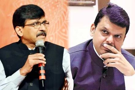 शिवसेना नेते खासदार संजय राऊत व विरोधी पक्षनेते देवेंद्र फडणवीस