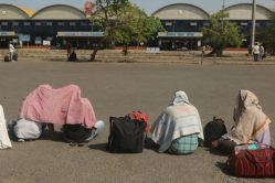 Lockdown: पुण्याहून परभणीकडं पायी निघालेल्या ऊसतोड मजुराचा अन्न पाण्याविना मृत्यू