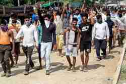 Lockdown: चंद्रपूरमध्ये १५०० कामगारांचं ठिय्या आंदोलन; गावी जाण्याचा प्रशासनाकडं आग्रह