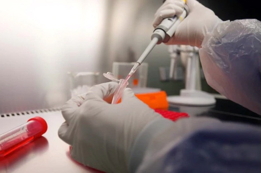 धक्कादायक, करोनावर बनवलेल्या औषधाची स्वत:वर चाचणी घेणाऱ्या मॅनेजरचा मृत्यू