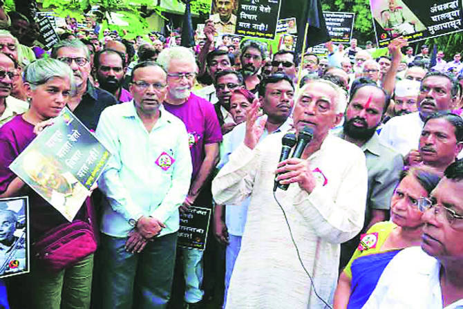 ‘पुरोगामित्व किंवा पुरोगामी विचार हा अशा साचलेपणाला आणि संकुचित वृत्तीला वाहते करून समाजाच्या प्रवाहितेला गतिमान करणारा विचार’ अशी ढोबळ, सर्वमान्य व्याख्या आपल्याला या ठिकाणी करता येऊ शकते.