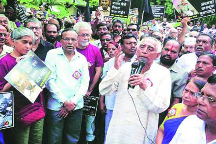 ‘पुरोगामित्व किंवा पुरोगामी विचार हा अशा साचलेपणाला आणि संकुचित वृत्तीला वाहते करून समाजाच्या प्रवाहितेला गतिमान करणारा विचार’ अशी ढोबळ, सर्वमान्य व्याख्या आपल्याला या ठिकाणी करता येऊ शकते.