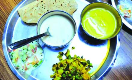 भोजन कंत्राट वाटपात राजकीय नेत्यांचा हस्तक्षेप?
