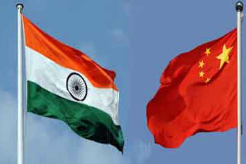 पूर्व लडाखमध्ये नियंत्रण रेषेजवळ चीनने भारतीय भूभागावर दावा सांगत घुसखोरी केली. त्यामुळे मागच्या दोन महिन्यांपासून या भागामध्ये युद्धजन्य स्थिती निर्माण झाली होता. आता तणाव कमी करण्याच्या प्रक्रियेतंर्गत चिनी सैन्याचे माघारी फिरणे सुरु आहे. १९६२ साली भारत-चीन युद्ध झाले, त्यावर्षी सुद्धा या भागात अशीच स्थिती होती. नेमकं त्यावेळी काय घडलं होतं ते आज आपण जाणून घेणार आहोत. ( फोटो सौजन्य - Express archive)