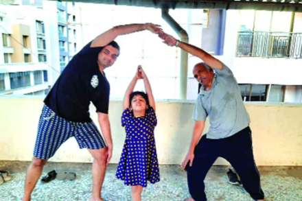 करोनाष्टक : योगाभ्यासाची गोडी