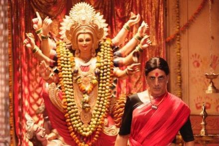 अक्षय कुमारचा बहुप्रतिक्षित लक्ष्मी बॉम्ब सिनेमा डिजिटल प्लॅटफॉर्मवर रिलीज होणार आहे. या सिनेमात अक्षयसोबत कियारा आडवाणी दिसणार असून, सिनेमा डिस्ने हॉटस्टारवर रिलीज होणार आहे.