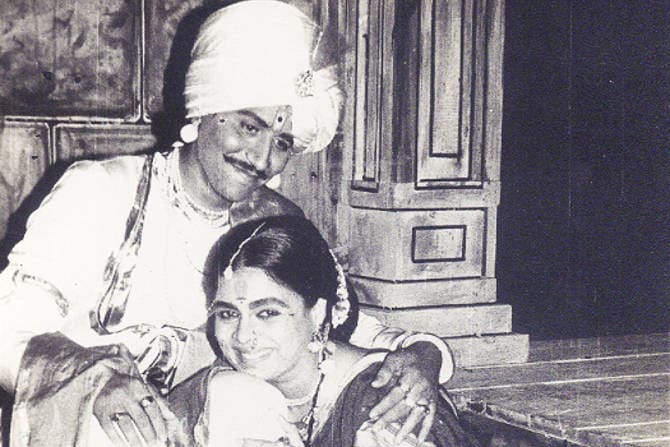 रत्नाकर मतकरींची ‘अलबत्या गलबत्या’ आणि ‘निम्माशिम्मा राक्षस’ ही अजरामर बालनाटय़ं आजच्या पिढीतला बालप्रेक्षकही तेवढय़ाच उत्साहाने पाहतो आहे. ('विठो रखुमाय'मधील दृश्य)  रत्नाकर मतकरींची ‘अलबत्या गलबत्या’ आणि ‘निम्माशिम्मा राक्षस’ ही अजरामर बालनाटय़ं आजच्या पिढीतला बालप्रेक्षकही तेवढय़ाच उत्साहाने पाहतो आहे. ('विठो रखुमाय'मधील दृश्य)