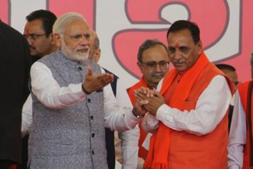 नरेंद्र मोदी आणि विजय रुपानी (फाइल फोटो) नरेंद्र मोदी आणि विजय रुपानी (फाइल फोटो)