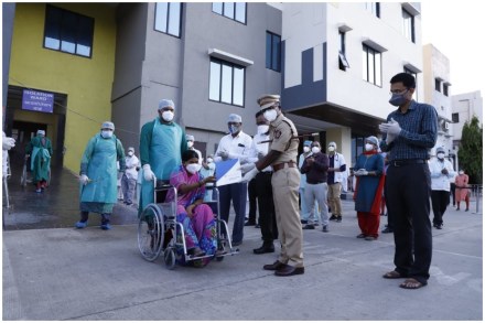 वर्धा : तीन वर्षांच्या चिमुकल्यासह पाच जणांची करोनावर मात वर्धा : तीन वर्षांच्या चिमुकल्यासह पाच जणांची करोनावर मात