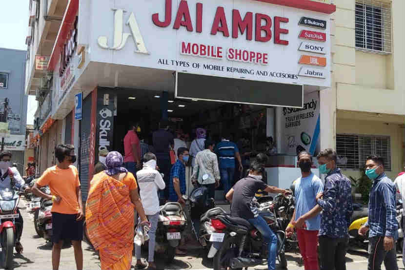 पिंपरी-चिंचवड शहर रेडझोनमधून बाहेर; दुकानं खुली झाल्याने मार्केटमध्ये मोठी गर्दी