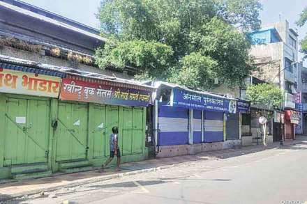 शालेय साहित्याच्या खरेदीला करोनाची बाधा