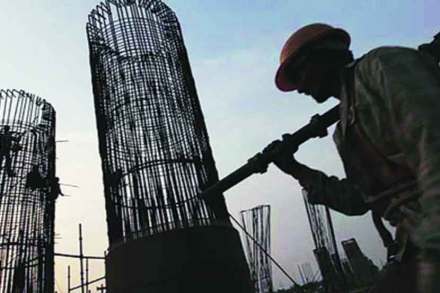 पहिले ते अर्थकारण..